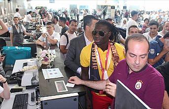 Gomis'e coşkulu uğurlama