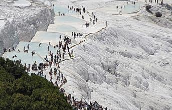 Pamukkale'ye 7 ayda 1 milyon 97 bin turist geldi