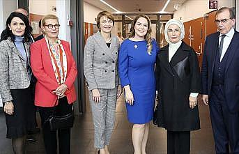 Emine Erdoğan, Berlin Charite Hastanesi'ni ziyaret etti