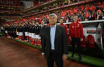 Lucescu'nun gençleştirme operasyonu sürüyor