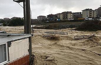 Sakarya ve Kocaeli'de sağanak sele yol açtı