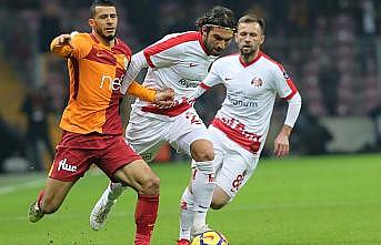 Galatasaray, Antalyaspor'a karşı zorlanıyor