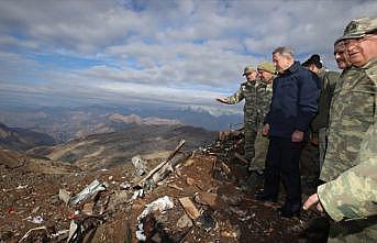 Bakan Akar ve komutanlardan patlama bölgesinde inceleme