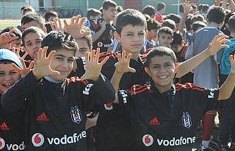 Beşiktaş'tan Cizreli 10 bin çocuğa forma