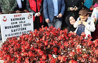 Şehit Kaymakam Safitürk, mezarı başında anıldı