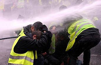 Fransa'da hükümete 'sarı yelekliler'e ilişkin gensoru önergesi hazırlığı