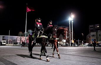 Atlı polisler Taksim'de ilk görevlerinde