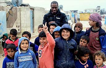 Futbolcu Jacques Faty Azez'deki kampları ziyaret etti