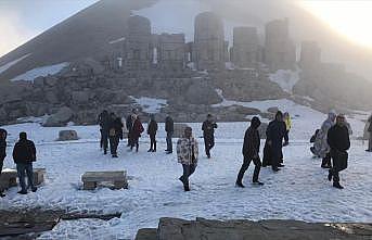 Dünya mirası Nemrut'a ziyaretçi akını