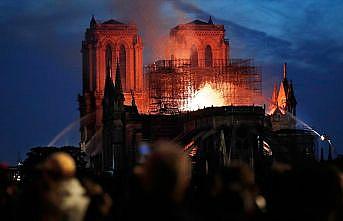 Paris'te Notre Dame Katedrali'nde yangın