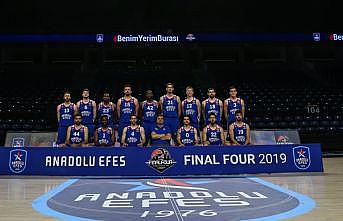 Anadolu Efes ilk peşinde