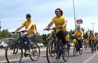 Gönüllü bisikletçiler arıların izinde pedal çevirdi