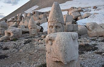 Nemrut Dağı bayram tatilinde konuklarını bekliyor