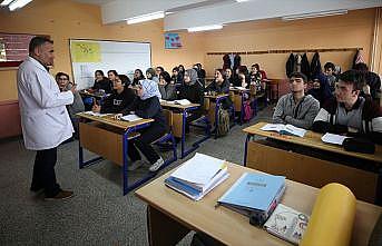 Poliklinikte kurulan okul 38 yıldır 'sağlıkçı' yetiştiriyor