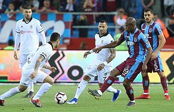 Trabzonspor evinde Beşiktaş'ı 2 golle geçti