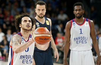 Anadolu Efes final serisinde durumu eşitledi