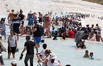 Pamukkale'yi 6 günde 80 bin turist gezdi