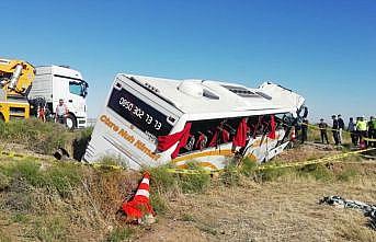 Aksaray'da yolcu otobüsü şarampole devrildi: 10 yaralı