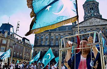 Uygur Türkleri Hollanda'da Çin'i protesto etti