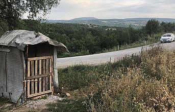 Yol kenarında 'tek kişilik mescit'