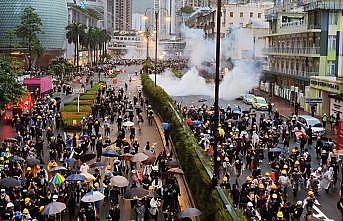 Hong Kong'da protestocuların liderlerine gözaltı