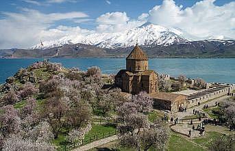 Hoşgörü adası Akdamar'da ayin hazırlığı