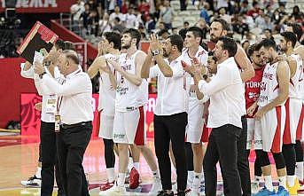 A Milli Erkek Basketbol Takımı umutlarını son maça taşıdı