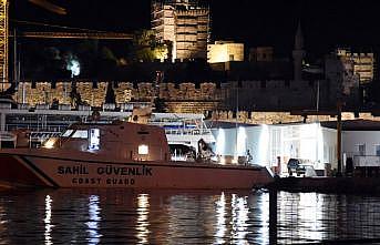 Bodrum açıklarında düzensiz göçmenleri taşıyan tekne battı