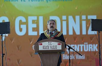 'Torunlarımıza özgür bir vatan teslim etmeye mecburuz'