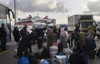 Adalardaki düzensiz göçmenlerin ana karaya taşınması devam ediyor