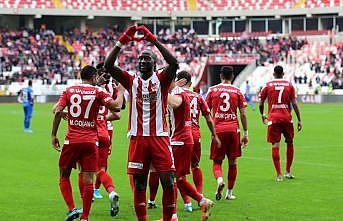 Lider Sivasspor sahasında kazandı