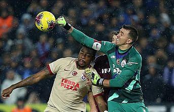 Fernando Muslera Galatasaray'ı sırtlıyor