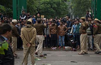 Hindistan'daki polis şiddeti üniversitelerde protesto edildi