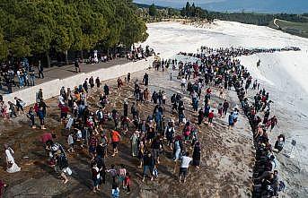 Pamukkale'ye ziyaretçi akını