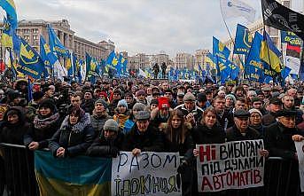 Ukrayna'daki protestolarda Zelenskiy'e 'kırmızı çizgi' hatırlatması