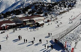 Erzincan Ergan Dağı Kayak Merkezi'nde hafta sonu yoğunluğu