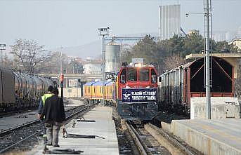 TCDD'nin yardım treni Elazığ'da