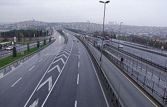 Yılın ilk günü İstanbul’da yollar boş kaldı