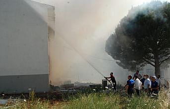 Bayramiç'te boşaltılan okul binasında yangın