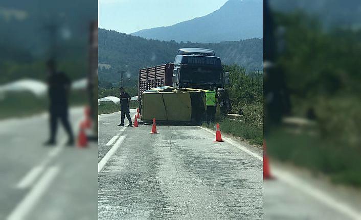 Bilecik'te tır ile hafif ticari araç çarpıştı: 3 yaralı