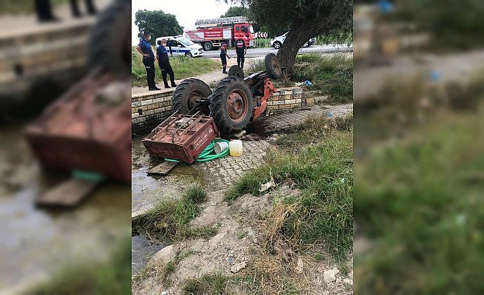 Devrilen traktörün altında kalan sürücü ağır yaralandı