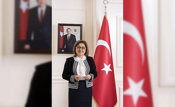 Gaziantep'ten ibadete açılan Ayasofya'daki ilk cuma cemaatine baklava ikramı