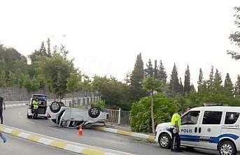 Kocaeli'de otomobil takla attı: 1 yaralı