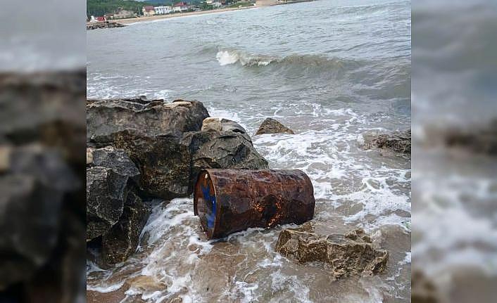 Kocaeli'de sahile vuran varilde inceleme başlatıldı