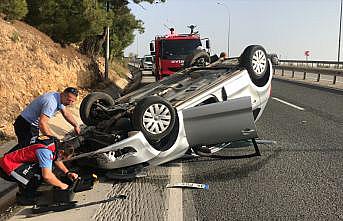 Takla atan otomobilin sürücüsü yaralandı