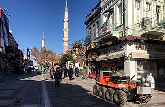 Yoğun caddelere  kişi sınırlaması getirildi