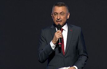 Fuat Oktay kürsüde konuşma yaptığı sırada rahatsızlandı