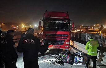 Kocaeli'nde tırla çarpışan motosikletin sürücüsü öldü