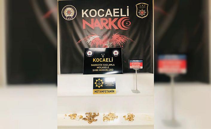 Kocaeli'de midesinde uyuşturucu taşıyan 3 İranlı yakalandı