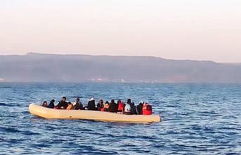 Balıkesir'de Türk kara sularına geri itilen 36 göçmen kurtarıldı